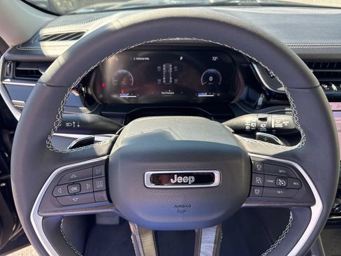 Used 2024 Jeep Grand Cherokee Limited w/ Luxury Tech Group II AWD/4WD image 32