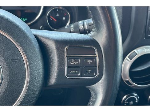 Used 2017 Jeep Wrangler Unlimited Sahara w/ Connectivity Group AWD/4WD image 33