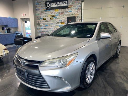 Used 2016 Toyota Camry LE FWD image 3