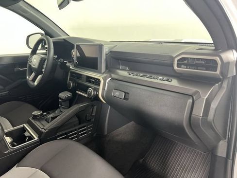 Used 2025 Toyota Tacoma TRD Sport AWD/4WD image 28