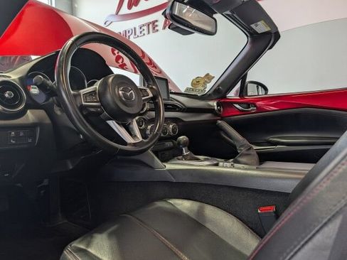 Used 2017 MAZDA MX-5 Miata RF Grand Touring RWD image 9