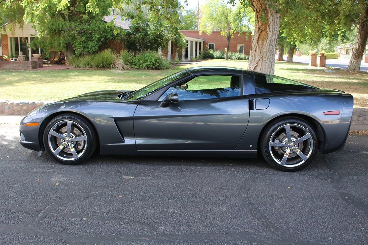 Used 2009 Chevrolet Corvette Coupe w/ Preferred Equipment Group RWD image 2
