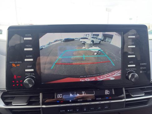 Used 2024 Toyota Sienna LE image 14