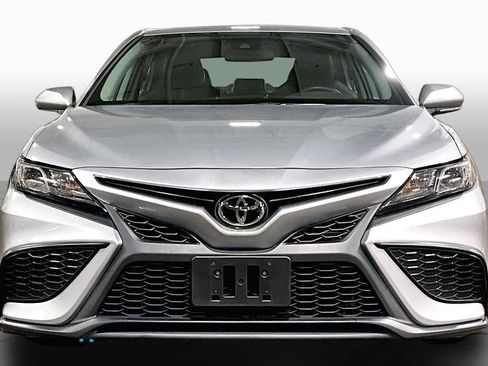 Used 2024 Toyota Camry SE FWD image 4