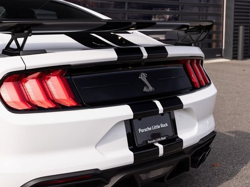 Used 2020 Ford Mustang Shelby GT500 w/ Carbon Fiber Track Pack image 10
