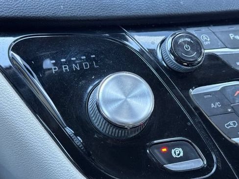 Used 2022 Chrysler Pacifica Touring-L FWD image 34