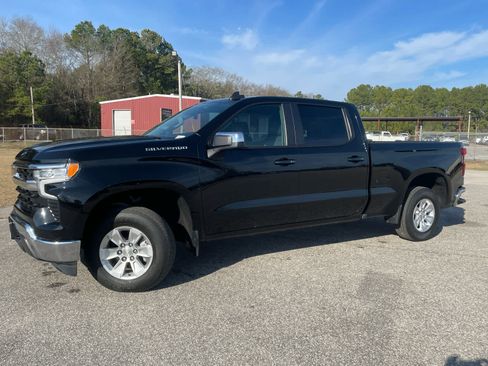 Used 2023 Chevrolet Silverado 1500 LT w/ Protection Package image 3