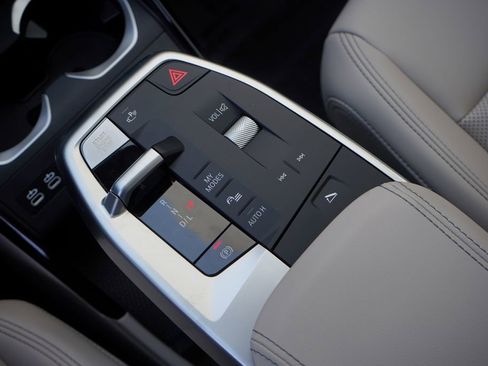 Used 2025 BMW X1 xDrive28i w/ Premium Package image 19