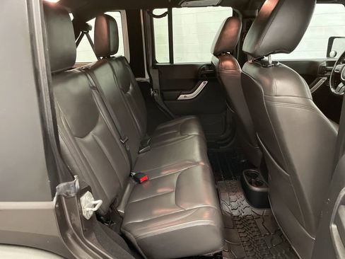 Used 2016 Jeep Wrangler Unlimited Rubicon w/ Max Tow Package AWD/4WD image 26