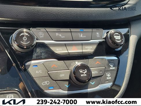 Used 2026 Chrysler Pacifica Limited FWD image 30