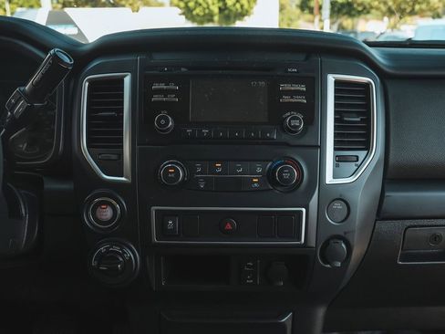 Used 2017 Nissan Titan S image 24