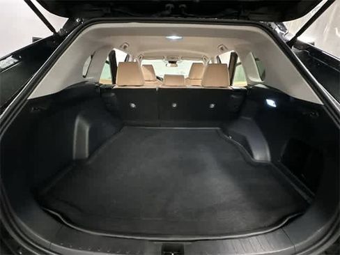 Used 2021 Toyota RAV4 LE image 22