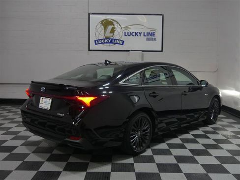 Used 2019 Toyota Avalon XSE image 10