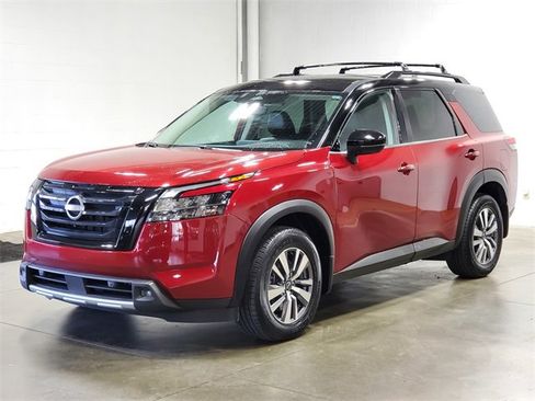 Used 2023 Nissan Pathfinder SL w/ Black Appearance Package image 2