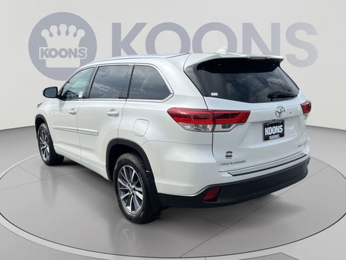Used 2018 Toyota Highlander XLE AWD/4WD image 4