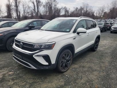 Used 2023 Volkswagen Taos SE w/ Panoramic Sunroof Package