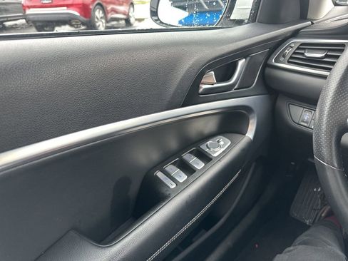 Used 2020 Genesis G70 2.0T image 22