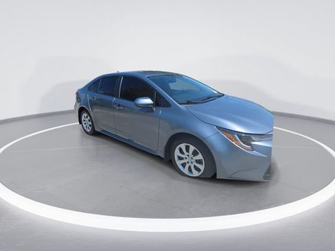 Used 2025 Toyota Corolla LE FWD image 2