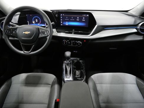 Used 2025 Chevrolet Trax LT FWD image 10