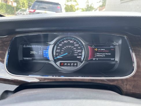 Used 2019 Ford Taurus Limited w/ Driver Assist Package FWD image 17