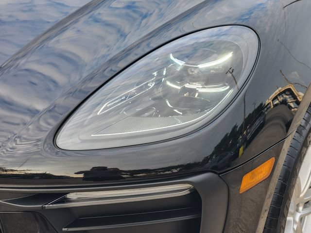 Used 2025 Porsche Macan AWD/4WD image 9