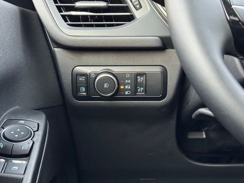 Certified 2025 Ford Escape SE image 32