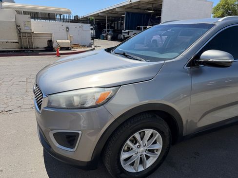 Used 2018 Kia Sorento FWD image 9