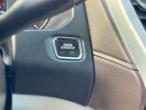 Used 2023 GMC Acadia SLT w/ Technology Package image 31