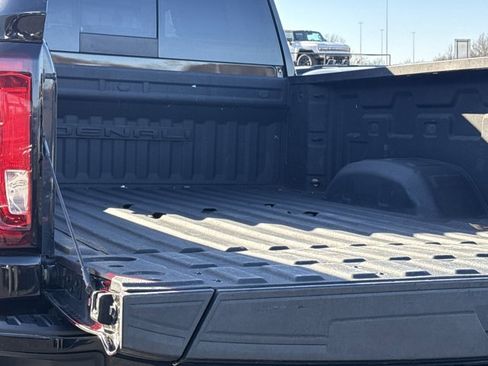 Used 2023 GMC Sierra 2500 Denali w/ Denali Black Diamond Edition image 9