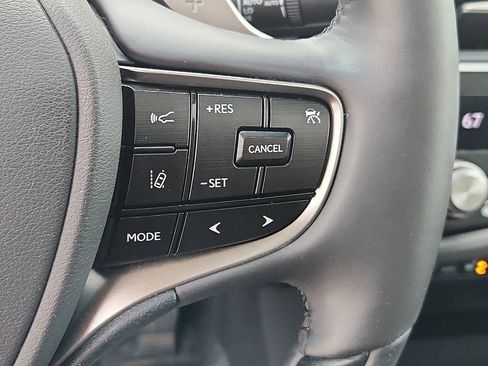 Used 2024 Lexus ES 300h w/ Luxury Package image 24