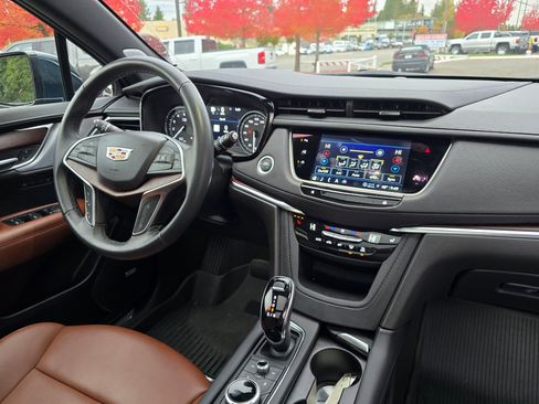 Used 2024 Cadillac XT5 Premium Luxury w/ Technology Package image 11