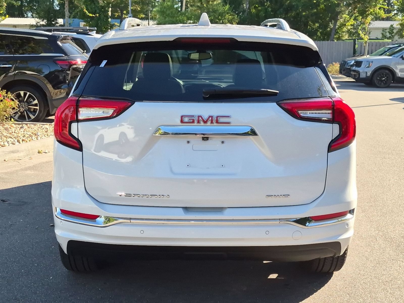 Used 2022 GMC Terrain Denali w/ Denali Premium Package AWD/4WD image 4