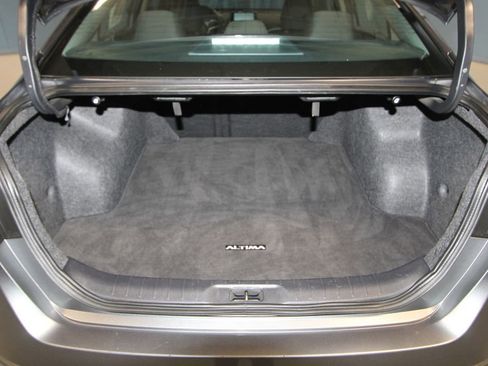 Used 2025 Nissan Altima 2.5 SV image 33