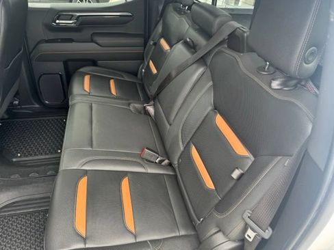 Used 2023 GMC Sierra 1500 AT4 w/ AT4 Preferred Package AWD/4WD image 9
