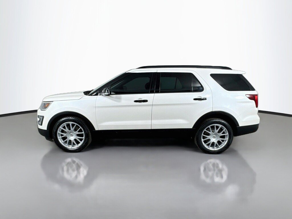 Used 2016 Ford Explorer Sport w/ Equipment Group 401A AWD/4WD image 2