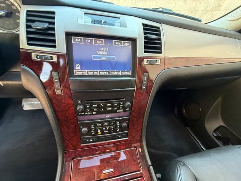 Used 2013 Cadillac Escalade Premium image 21