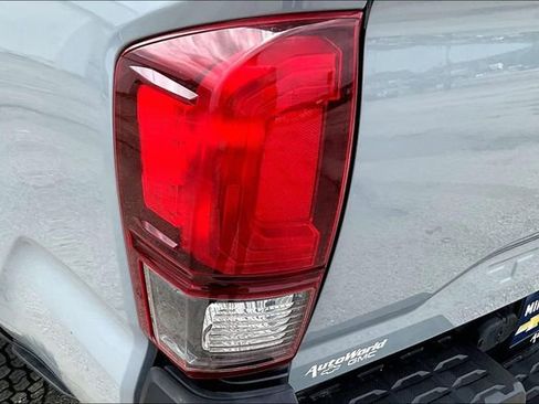 Used 2019 Toyota Tacoma TRD Off-Road AWD/4WD image 25