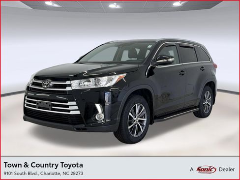 Used 2017 Toyota Highlander XLE AWD/4WD image 1
