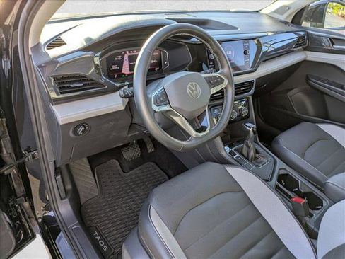 Certified 2022 Volkswagen Taos SEL w/ Panoramic Sunroof Package image 11
