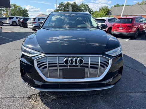 Used 2022 Audi e-tron Premium w/ Towing Package AWD/4WD image 3