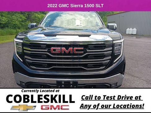 Used 2022 GMC Sierra 1500 SLT w/ SLT Convenience Package AWD/4WD image 9