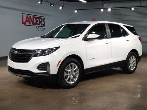 Used 2024 Chevrolet Equinox LT image 3