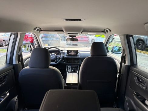 Used 2024 Nissan Rogue S FWD image 30