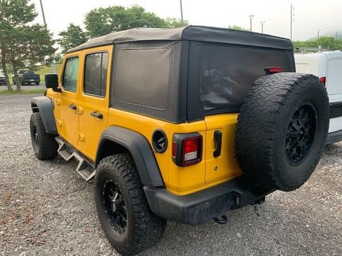 Used 2018 Jeep Wrangler Unlimited Sport AWD/4WD image 3