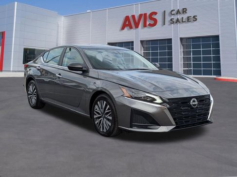 Used 2025 Nissan Altima 2.5 SV image 3