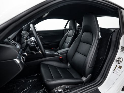 Certified 2018 Porsche 718 Cayman S RWD image 5