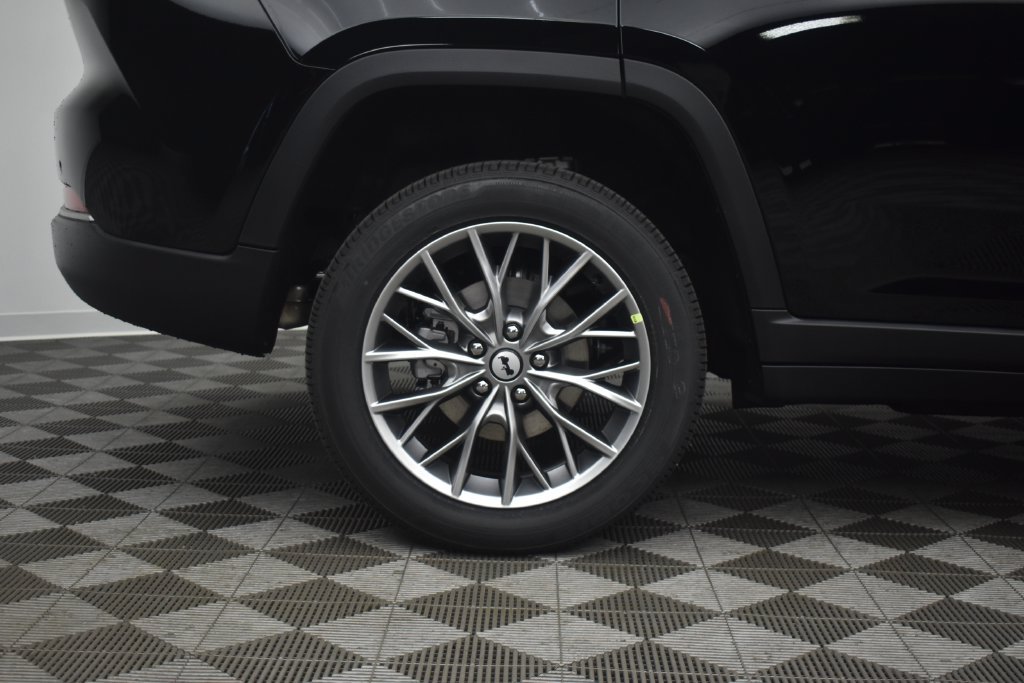 New 2027 Jeep Grand Cherokee Limited AWD/4WD image 11