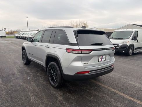 New 2026 Jeep Grand Cherokee Altitude AWD/4WD image 3