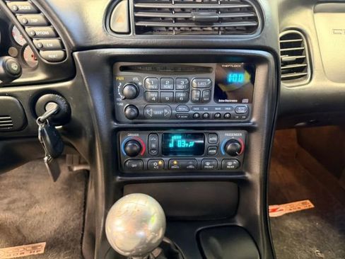 Used 2002 Chevrolet Corvette Z06 w/ Memory Pkg image 11