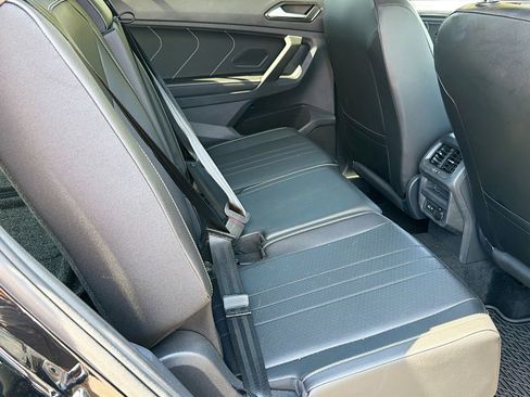 Used 2023 Volkswagen Tiguan SE FWD image 25
